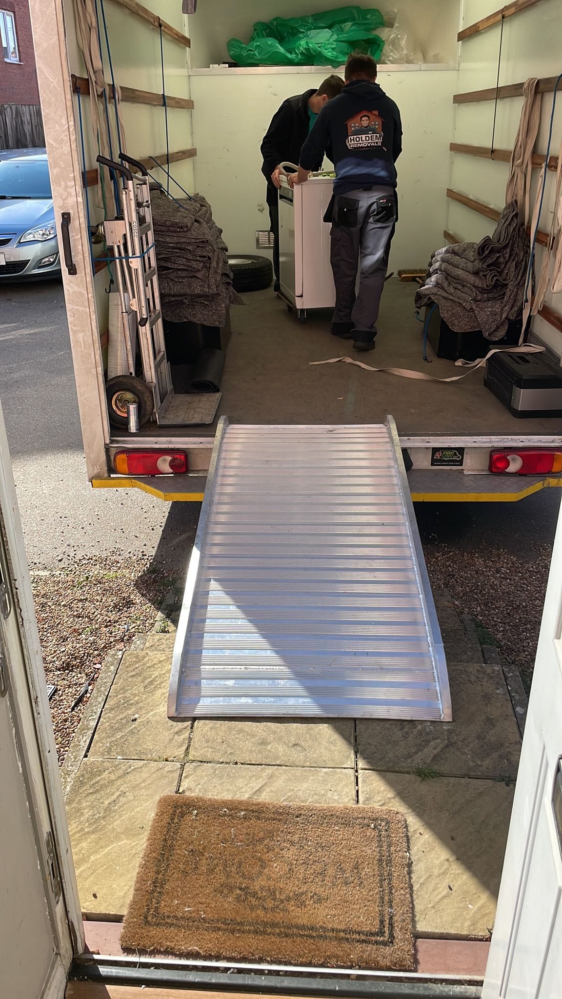 Holdem Removals